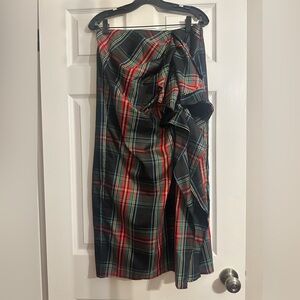 Long ruffle skirt in Stewart tartan